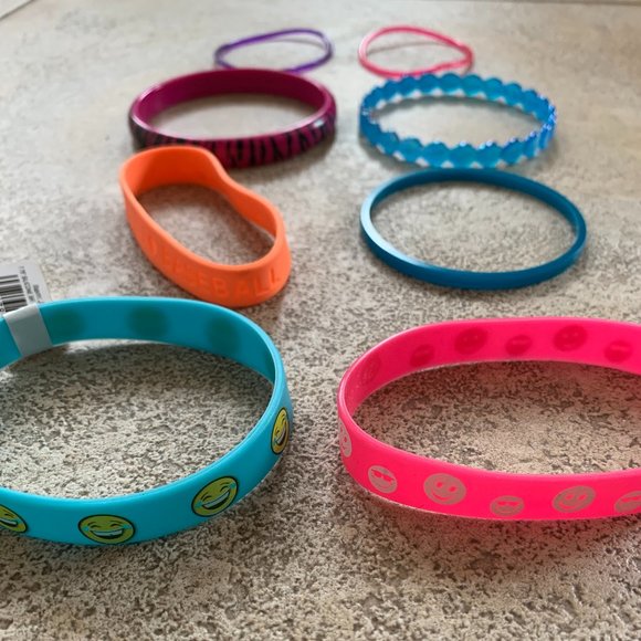 8 Assorted Bracelets - Picture 2 of 2